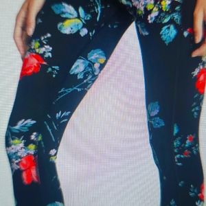 Flowered leggings size 10